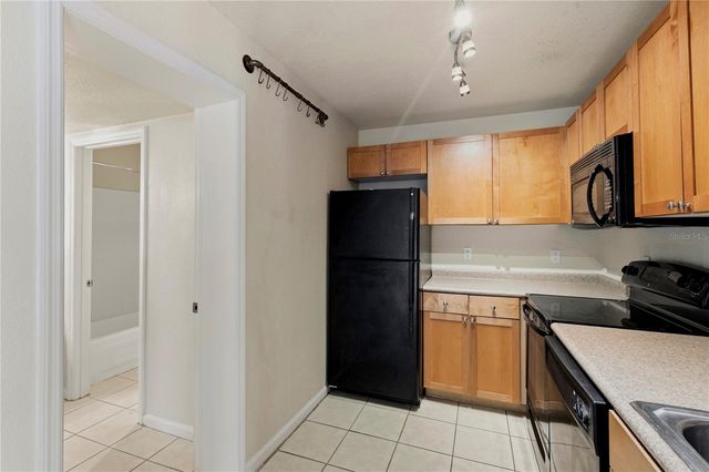 151 SEAHORSE DRIVE SE B, St Petersburg, FL 33705
