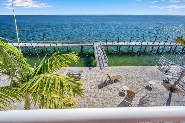 151 SEAHORSE DRIVE SE B, St Petersburg, FL 33705