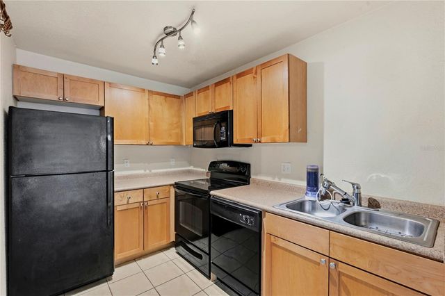 151 SEAHORSE DRIVE SE B, St Petersburg, FL 33705