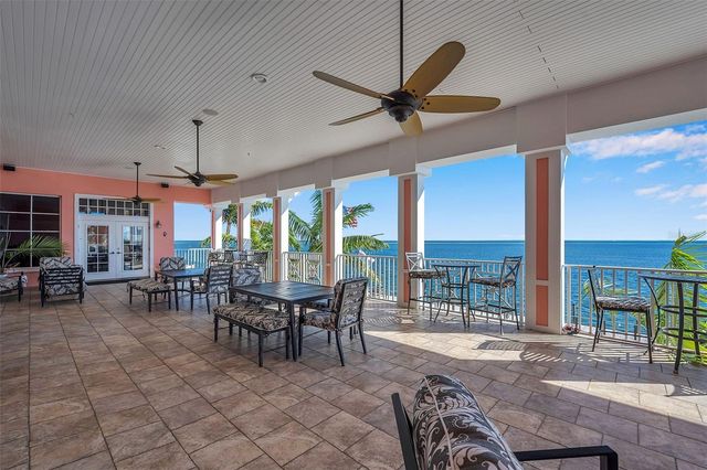 151 SEAHORSE DRIVE SE B, St Petersburg, FL 33705