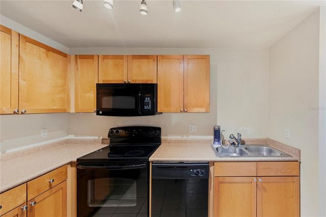 151 SEAHORSE DRIVE SE B, St Petersburg, FL 33705