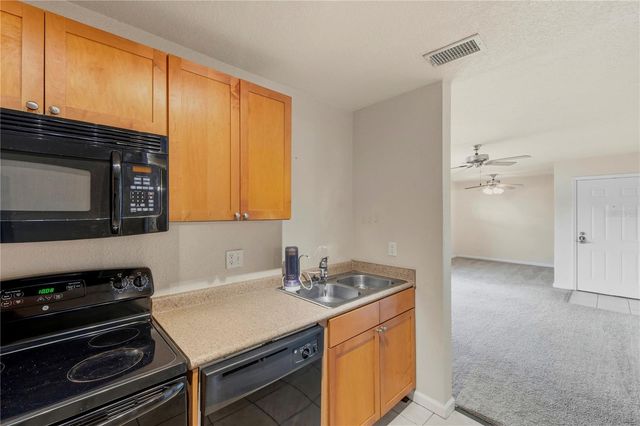 151 SEAHORSE DRIVE SE B, St Petersburg, FL 33705