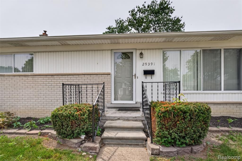 29391 Mark Avenue, Madison Heights, MI 48071