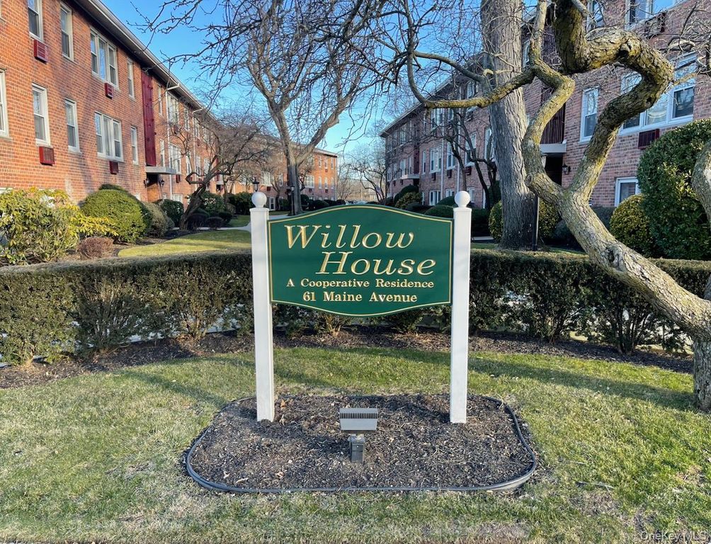 61 Maine Avenue F25, Rockville Centre, NY 11570