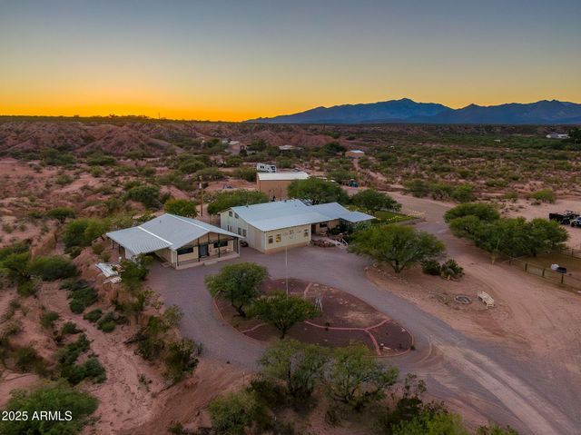 1302 W COYOTE Trail, Benson, AZ 85602