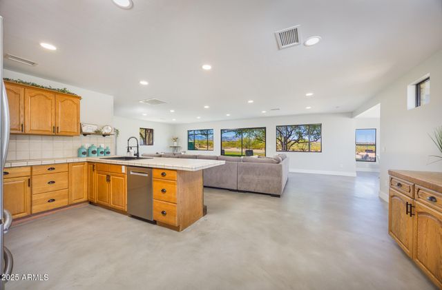 1302 W COYOTE Trail, Benson, AZ 85602