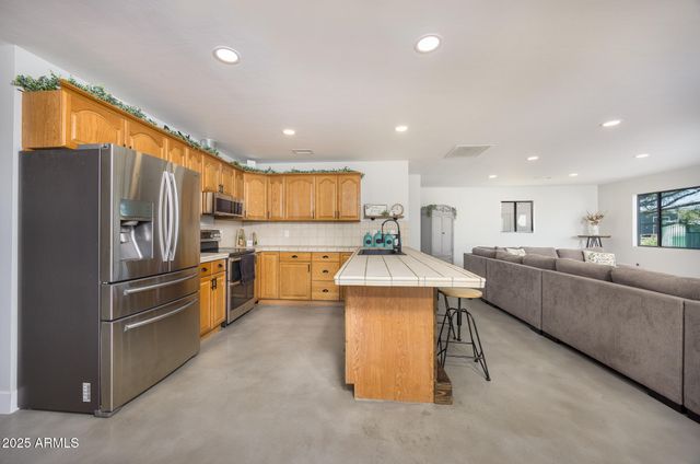1302 W COYOTE Trail, Benson, AZ 85602