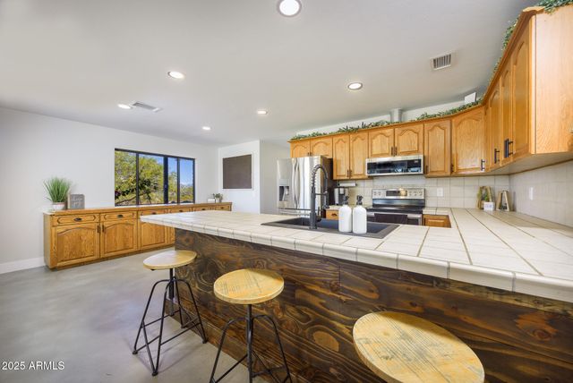1302 W COYOTE Trail, Benson, AZ 85602