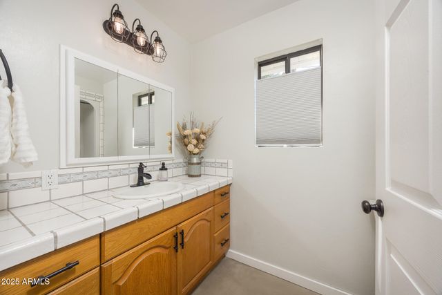 1302 W COYOTE Trail, Benson, AZ 85602