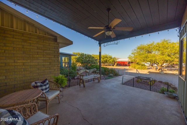 1302 W COYOTE Trail, Benson, AZ 85602