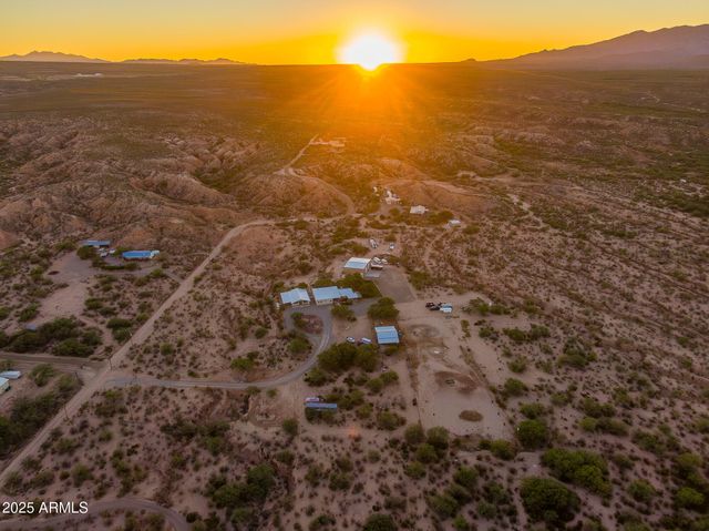 1302 W COYOTE Trail, Benson, AZ 85602