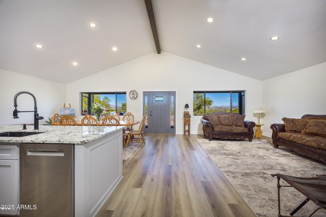 1302 W COYOTE Trail, Benson, AZ 85602