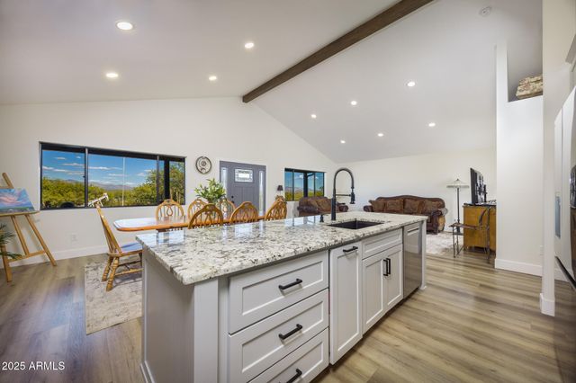 1302 W COYOTE Trail, Benson, AZ 85602