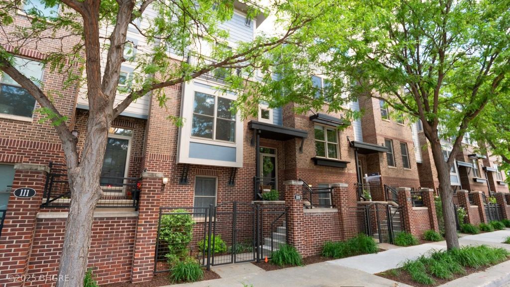 201 Grand Avenue 109, Des Moines, IA 50309