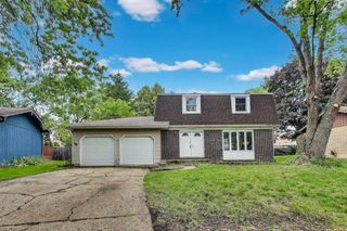 418 Surrey Lane, Lindenhurst, IL 60046