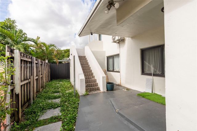 270 NW 40th Ct, Miami, FL 33126