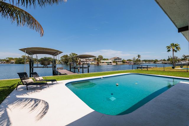 263 87TH AVENUE N, St Petersburg, FL 33702