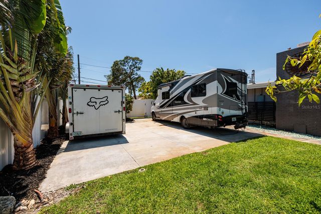 263 87TH AVENUE N, St Petersburg, FL 33702