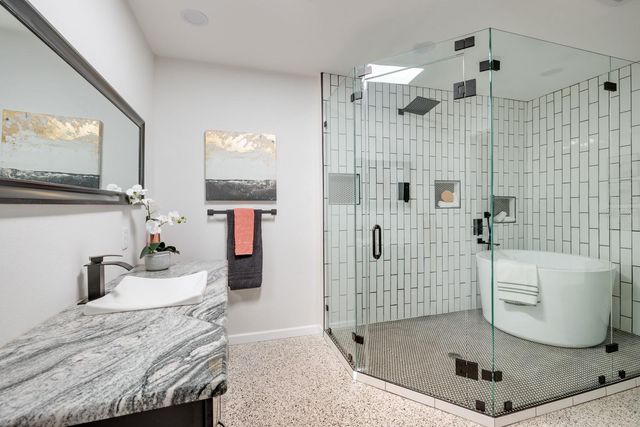 263 87TH AVENUE N, St Petersburg, FL 33702