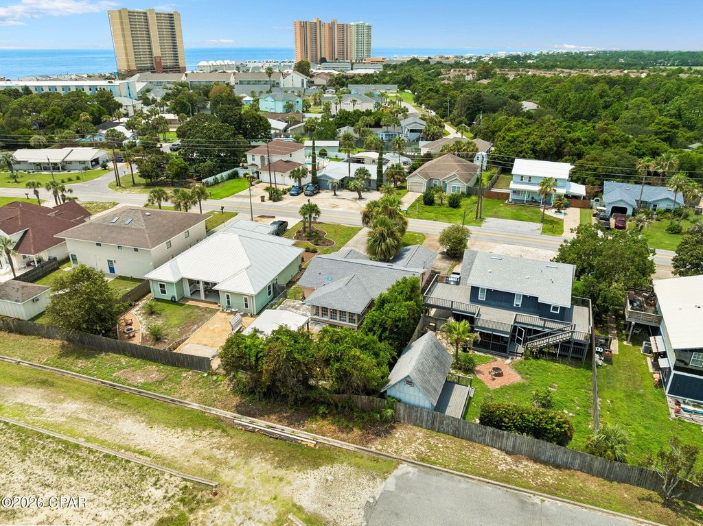 Image 11 of property listing at 121 Cobb Road, Panama City Beach, FL 32413