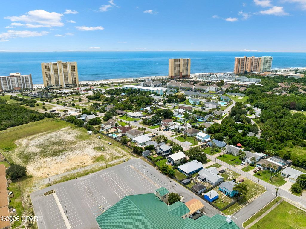 Image 5 of property listing at 121 Cobb Road, Panama City Beach, FL 32413