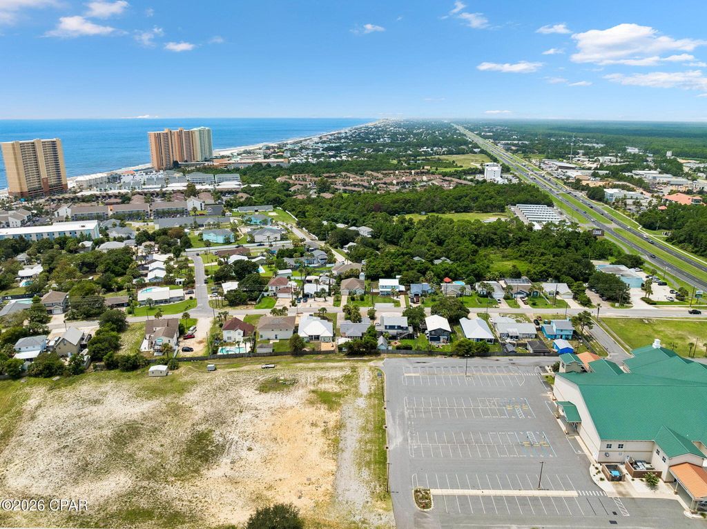 Image 7 of property listing at 121 Cobb Road, Panama City Beach, FL 32413