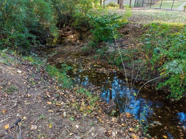 2001 Hemlock Trail SW, Snellville, GA 30078