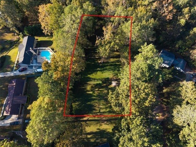 2001 Hemlock Trail SW, Snellville, GA 30078