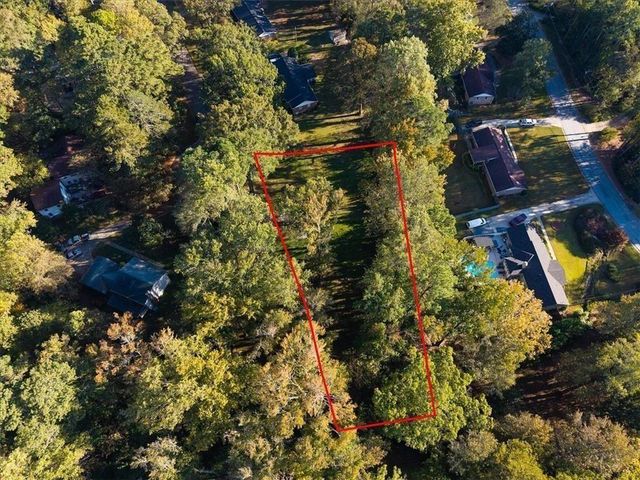 2001 Hemlock Trail SW, Snellville, GA 30078