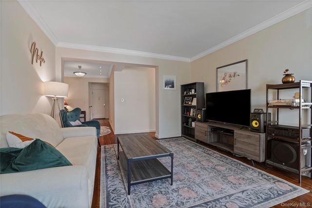 101 Old Mamaroneck Road 2A7, White Plains, NY 10605