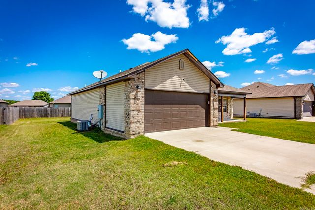 24 Remington Lane, Ward, AR 72176