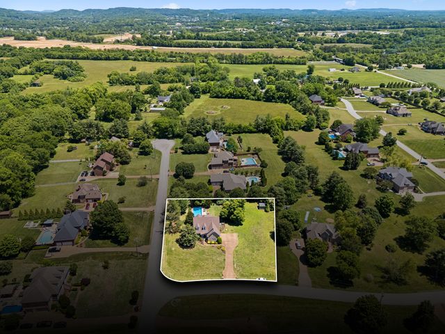 2830 Stacey St, Thompsons Station, TN 37179