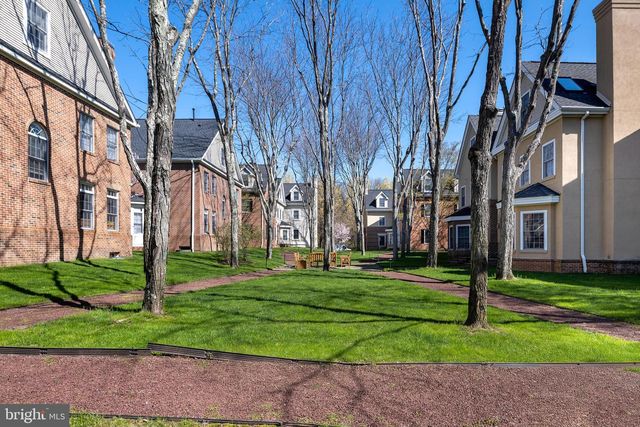 3 GOVERNORS LN, Princeton, NJ 08540