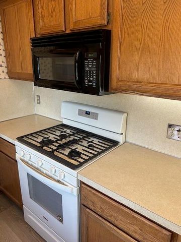 2700 Stonegate Drive Sw 21, City Of Wyoming, MI 49519