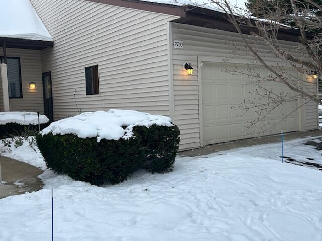 2700 Stonegate Drive Sw 21, City Of Wyoming, MI 49519