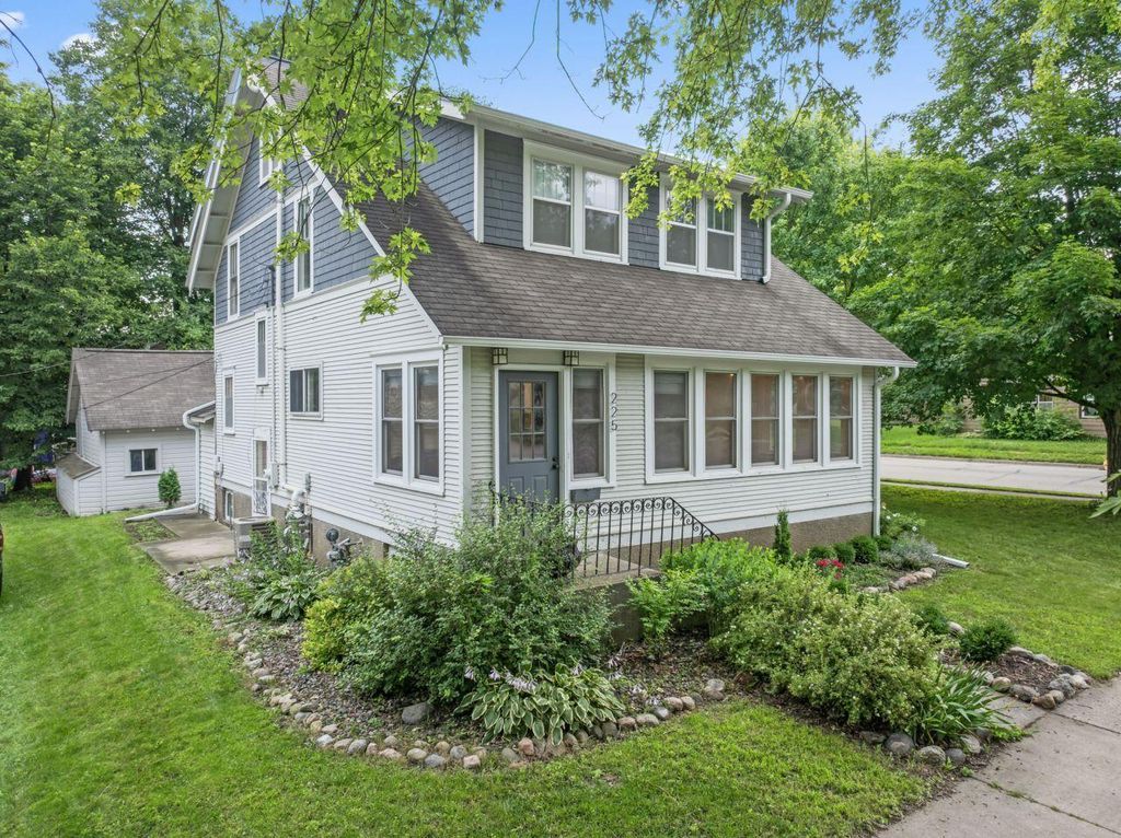 225 4th Avenue SW, Faribault, MN 55021