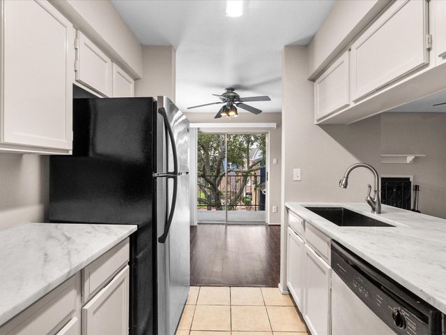 18519 Egret Bay Boulevard 1802, Webster, TX 77058