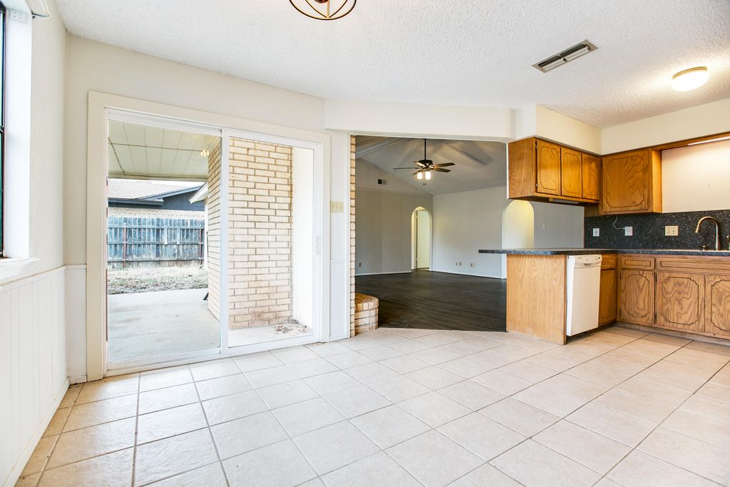 Image 10 of property listing at 3829 Sandstone Road, San Angelo, TX 76904