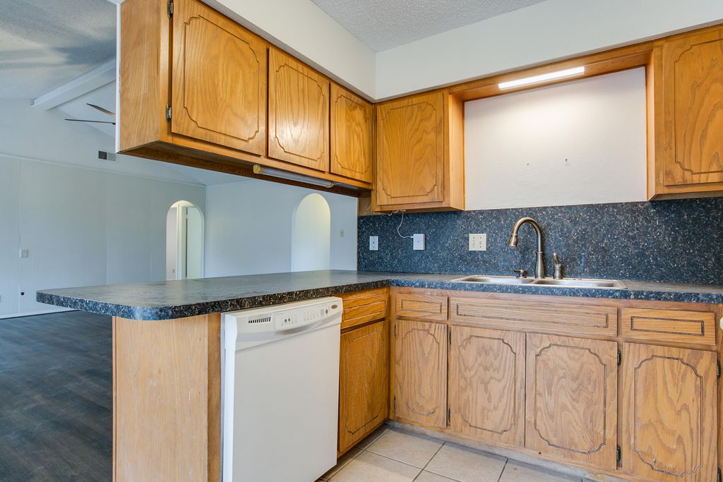 Image 12 of property listing at 3829 Sandstone Road, San Angelo, TX 76904