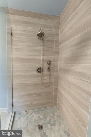 12221 SEAFORD CT, Woodbridge, VA 22192