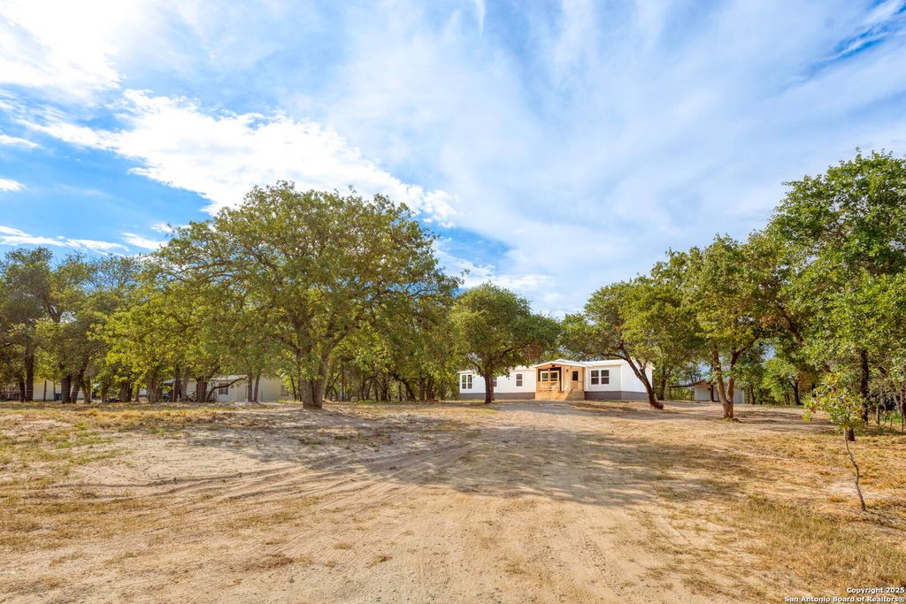 294 Hickory Run, La Vernia, TX 78121