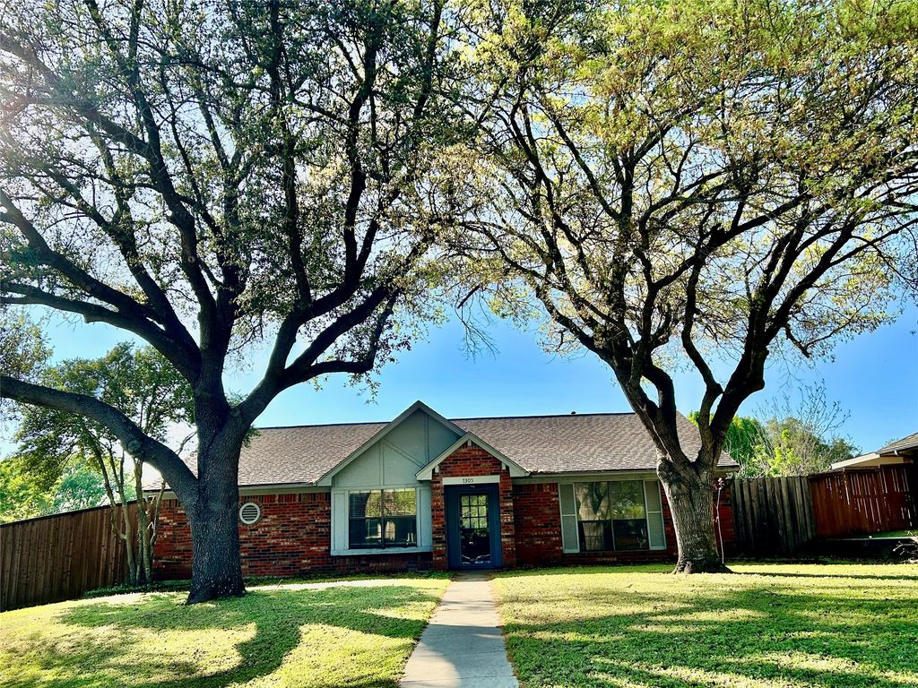 7305 Augusta Circle, Plano, TX 75025