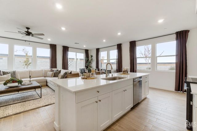 3830 Hickory Village Lane, Shafter, CA 93263