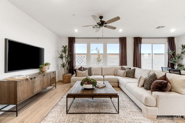 3830 Hickory Village Lane, Shafter, CA 93263