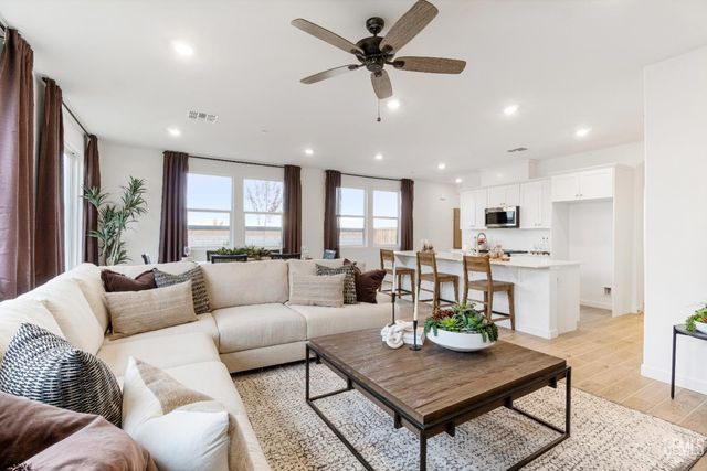 3830 Hickory Village Lane, Shafter, CA 93263