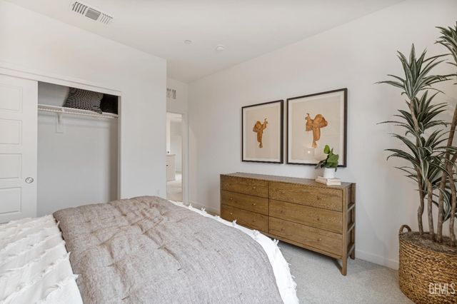 3830 Hickory Village Lane, Shafter, CA 93263