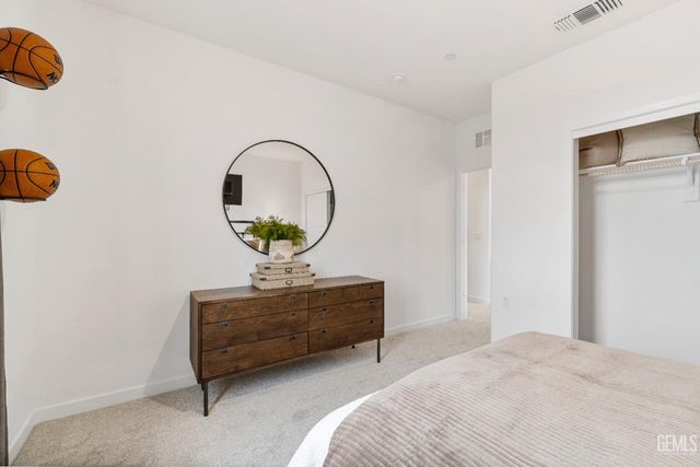 3830 Hickory Village Lane, Shafter, CA 93263