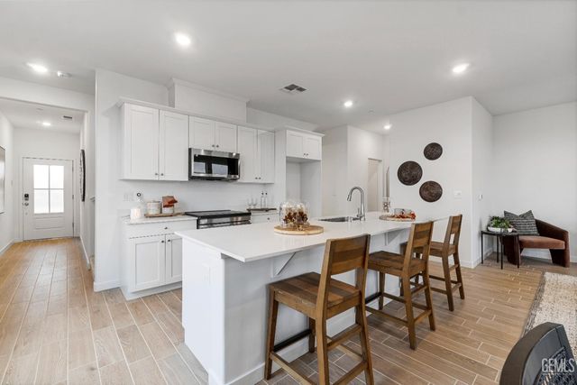 3830 Hickory Village Lane, Shafter, CA 93263