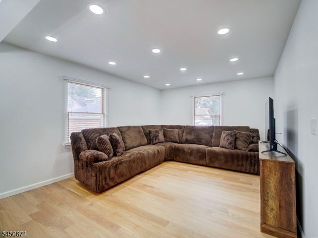 21 N 18th St, Kenilworth Boro, NJ 07033