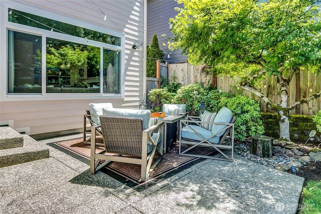 323 240th Place SE, Sammamish, WA 98074